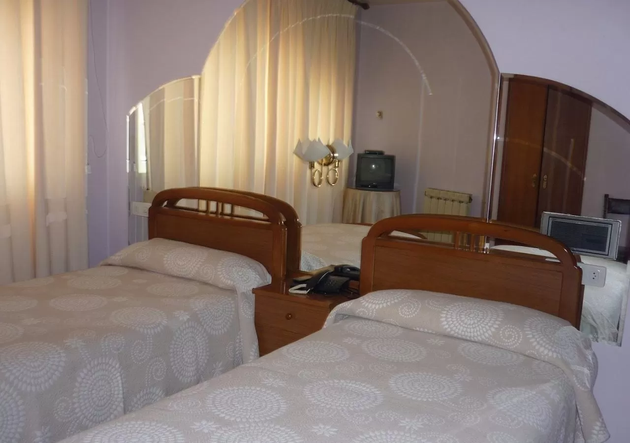 hostal francisco javier  1 -1141